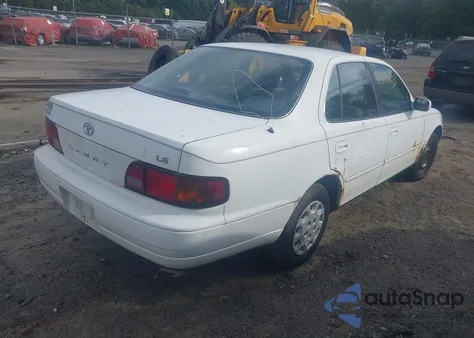 1995 Toyota Camry Le z USA, uszkodzony, nr VIN 4T1SK12E3SU569269